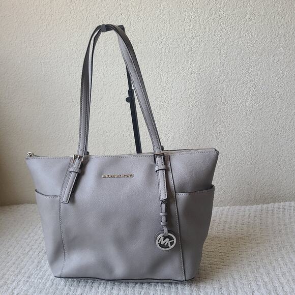 Michael Kors Gray Shoulder Bag with Saffiano Leather - Picture 1 of 8